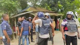 দশমিনায় পুলিশ-বিএনপির সংঘর্ষে রণক্ষেত্র