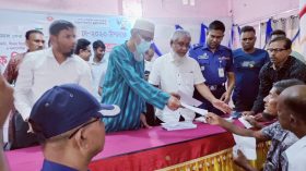 মঠবাড়িয়ায় ১২১জন রোগী পেল ৬০ লক্ষ ৫০ হাজার টাকার আর্থিক সহায়তার চেক