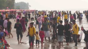 টানা সরকারি ছুটির আমেজ কুয়াকাটায়