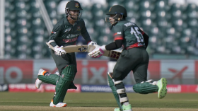 সাকিব মুশফিকের দারুণ জুটিতে ঘুরে দাঁড়াল বাংলাদেশ