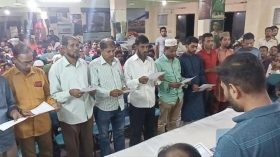 ঝালকাঠি সেনিটারী শ্রমিক ইউনিয়নের শপথ