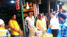লালমোহনে চার মুদি ব্যবসায়ীকে জরিমানা