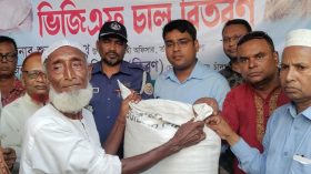 তজুমদ্দিনে ইলিশের প্রজনন মৌসুমে ভিজিএফ এর চাল বিতরণ কর্মসূচি উদ্বোধন