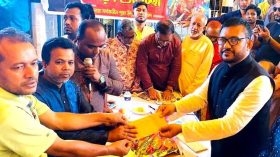 শারদীয় দুর্গোৎসবে লালমোহন-তজুমদ্দিনের ৩৫ পূজা মন্ডপে অনুদান