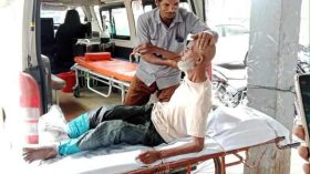 রাজাপুরে ভারসাম্যহীন বৃদ্ধ সালামের পাশে এমপি পুত্র মাহির