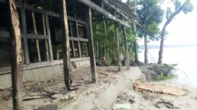 নদীর ভাঙ্গন কেড়ে নিল বিধবা আকলিমার শেষ সম্বল