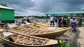 পটুয়াখালীর শতবর্ষী ডিঙ্গি নৌকার হাট জৌলুস হারাচ্ছে