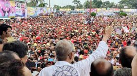 ‘শিক্ষামন্ত্রীর লোকজন ৬ হাজার কোটি টাকার বালু খেয়ে ফেলেছে’