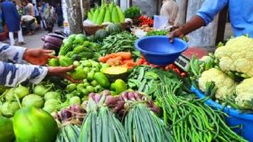 বাজারে অস্বস্তি, বেশিরভাগ সবজির মূল্যই চড়া