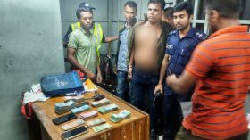 পটুয়াখালীতে ডাকাতি করে ফেরার পথে ৩ ভুয়া ডিবি আটক