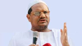 তলে তলে মানুষ রাজপথে নেমে আসবে: চরমোনাই পির