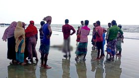 কুয়াকাটা সৈকতে ভেসে এলো অর্ধগলিত মরদেহ