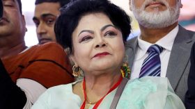 ঢাকা-১ আসনে মনোনয়ন ফরম জমা দিলেন সালমা ইসলাম