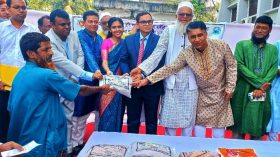 কাউখালীতে প্রান্তিক কৃষকদের মাঝে সার ও বীজ প্রণোদনা বিতরণ