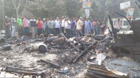 ইন্দুরকানীতে ওয়ার্ড আ.লীগ কার্যালয় সহ তিনটি দোকান পুড়ে ছাই