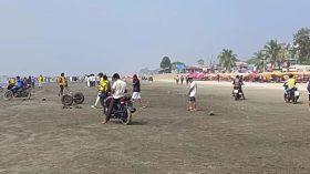 কুয়াকাটায় ঘণ্টা চুক্তিতে মোটরসাইকেল ভাড়া নিয়ে লাপাত্তা