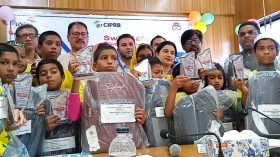 কলাপাড়ায় শিশুদের সাঁতার প্রতিযোগিতা