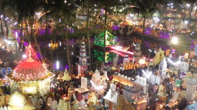 স্বজনদের মোমবাতিতে আলোকিত উপমহাদেশের বড় শ্মশান