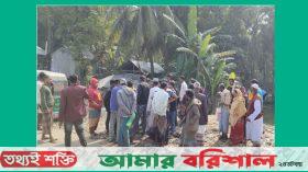 বরগুনায় বসতঘর ভেঙে জমি দখল, জমির মালিক আটক