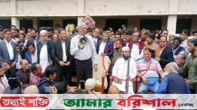 নৌকাপ্রার্থীর নির্বাচনী সমাবেশে অস্ত্র হাতে বিএনপি নেতা (!)