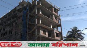 বরিশালে কোড না মেনেই বিল্ডিং নির্মাণের হিড়িক, বিরাট ঝুঁকিতে শহর!