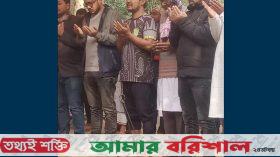 পটুয়াখালীতে ডান্ডাবেড়ি পায়ে বাবার জানাজায় ছাত্রদল নেতা