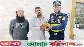 কুয়াকাটায় অসুস্থ হরিয়াল উদ্ধার করে চিকিৎসায় পাঠালো ট্যুরিস্ট পুলিশ