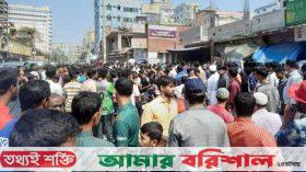 প্লে-অফের টিকিটের জন্য উপচে পড়া ভিড়