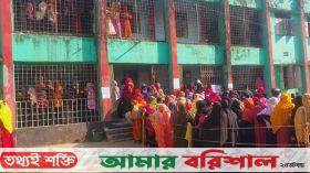 পটুয়াখালী পৌরসভায় ভোটগ্রহণ চলছে