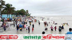কুয়াকাটায় সাগর থেকে পর্যটক উদ্ধার, হাসপাতালে ভর্তি