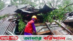 ঘূর্ণিঝড় রেমালের তাণ্ডবে লন্ডভন্ড পিরোজপুর উপকূলের ঘরবাড়ি