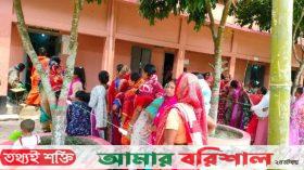 গৌরনদীতে ভোটার উপস্থিতি স্বতঃস্ফূর্ত, আগৈলঝাড়ায় ভোটকেন্দ্র ফাঁকা