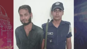 বরিশালে ১০ মামলার আসামিকে ধাওয়া দিয়ে পুলিশের গ্রেফতার