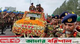 শেখ হাসিনা সেনানিবাসে বিদায়ী সেনাপ্রধানকে সংবর্ধনা