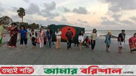 কুয়াকাটা সৈকতে হিজড়া সম্প্রদায় ম্যারাথন দৌড় প্রতিযোগিতা