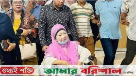 গভীর রাতে অ্যাম্বুলেন্সে করে হাসপাতালে খালেদা জিয়া