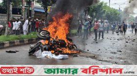 বরিশাল-ঢাকা মহাসড়ক আন্দোলনকারীদের দখলে