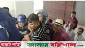 আদালতে সাবেক বিচারপতি মানিক, ডিম-জুতা নিক্ষেপ