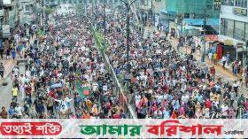 শহীদ মিনার অভিমুখে শিক্ষার্থীরা