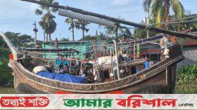 উত্তাল সাগর, এখনো তীরে ফেরেনি ৩০টি মাছ ধরার ট্রলার