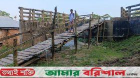 পটুয়াখালীতে সেতুর সংযোগ সড়ক না থাকায় ভোগান্তিতে হাজারো মানুষ
