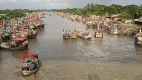 উত্তাল সমুদ্র, মহিপুর ঘাটে কয়েক হাজার ট্রলার