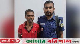 ভোলায় পূজা মন্ডপের গেট ভাঙচুরের সময় হিন্দু যুবক আটক