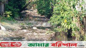 ঝালকাঠি পৌরসভা/ উদ্বোধনের দুই মাস পরও শুরু হয়নি ৭ খালের খনন কাজ