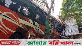 বরিশালে বাস চাপায় ভ্যান যাত্রী নিহত, আহত ৫