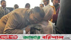 লন্ডনে খালেদা জিয়া, মাকে স্বাগত জানান তারেক রহমান