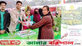 বরিশালে পরিত্যক্ত প্লাস্টিকের বোতলের বিনিময়ে মিলছে গাছ