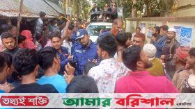 শিক্ষার্থীদের মারধর করায় বিদ্যালয়ে বিক্ষোভ