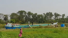 বাউফলে তরমুজের ট্রলারে লুটপাট-ছিনতাই !