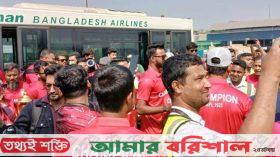 লঞ্চে নয়, বিমানে চড়ে বরিশাল যাচ্ছে বিপিএল ট্রফি